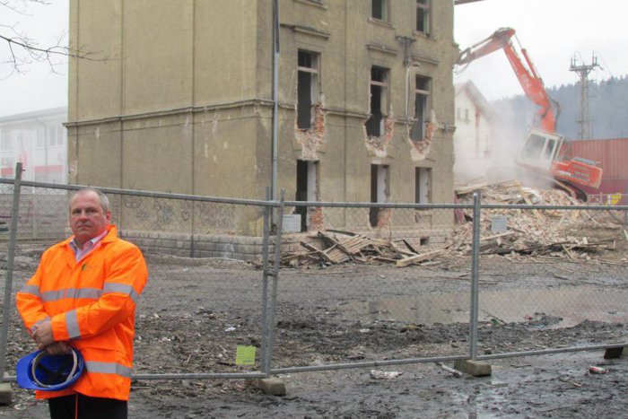 Ilustračný obrázok k článku Na Bratislavskej ulici v Žiline sa už prikročilo k demolácii: FOTO a VIDEO z búrania bytového domu