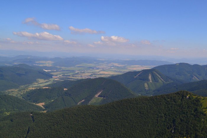 Ilustračný obrázok k článku Okolie Žiliny z výšky: Tri najkrajšie výhľady na Rajeckú kotlinu, FOTO