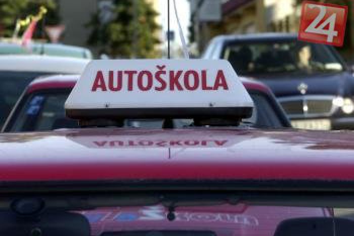 Ilustračný obrázok k článku Zarážajúci prípad zo Žiliny: Policajti zastavili počas skúšok autoškolu a… inštruktor nafúkal!