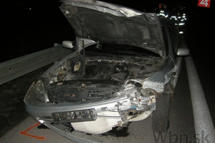 Ilustračný obrázok k článku Auto sa po diaľnici pri Žiline rútilo v protismere: Vodička sa mu vyhýbala, napálila do zvodidiel!
