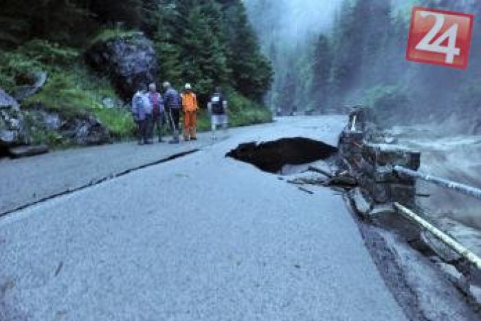 Ilustračný obrázok k článku Veľká búrka v Terchovej: Odtrhla sa časť kopcov, bahenná lavína stiahla autá