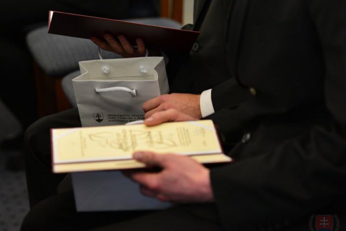 Ilustračný obrázok k článku Títo žilinskí študenti sa určite majú čím pochváliť: Najvyššie študentské ocenenie prevzali z rúk ministra!