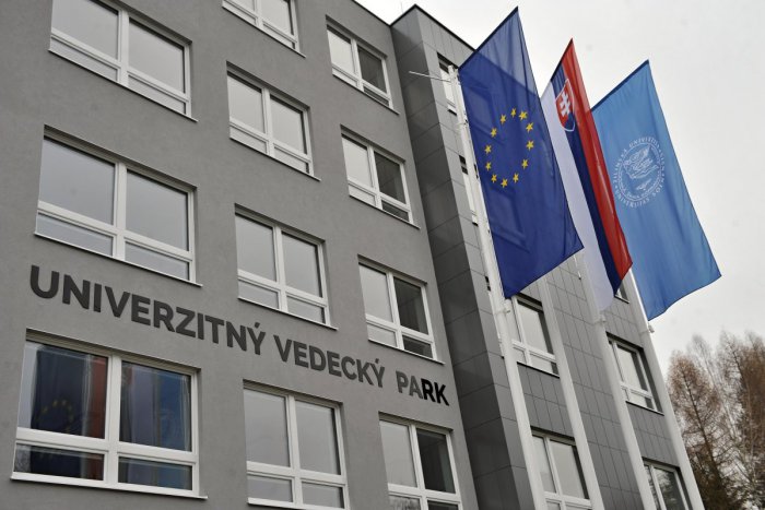 Ilustračný obrázok k článku V Žiline otvorili univerzitný vedecký park a výskumné centrum: Vyrástla inteligentná budova i špičkové laboratoriá!