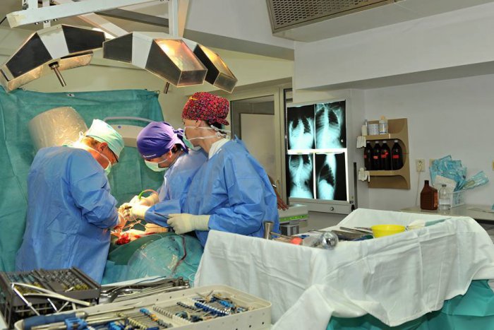 Ilustračný obrázok k článku Žilinská nemocnica sa má čím popýšiť: Pod Dubňom prebehla pozoruhodná operácia! FOTO