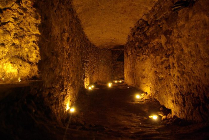 Ilustračný obrázok k článku Žilinčania, príležitosť ako spoznať históriu iným spôsobom: Navštívte podzemné priestory známych žilinských budov