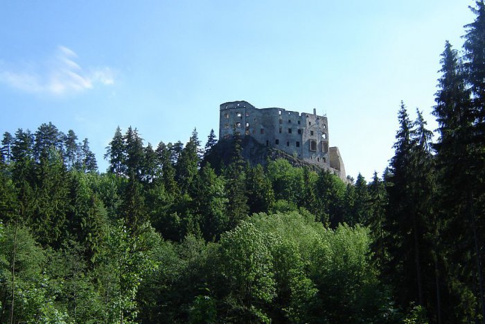 Ilustračný obrázok k článku Likavský hrad je opradený legendami, baštu mali postaviť z vajec a vína