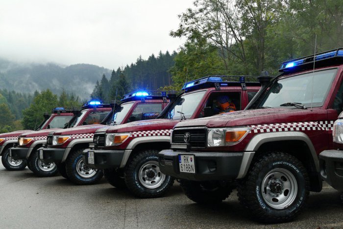 Ilustračný obrázok k článku Kaliňák na výjazde v Žilinskom okrese: Horským záchranárom odovzdali takéto autá