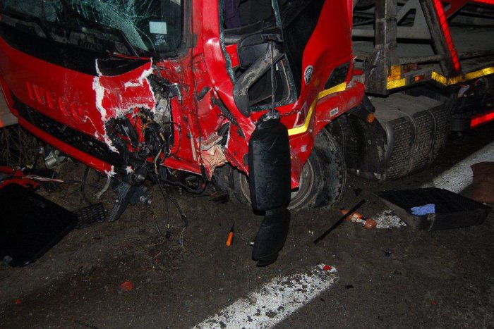 Ilustračný obrázok k článku Tragická čelná zrážka pri Žiline: Vodič (†69) na Renaulte vpálil do kamióna, FOTO