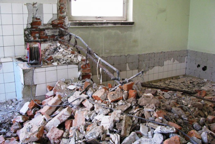 Ilustračný obrázok k článku Dobrá správa zo žilinskej nemocnice: Začalo sa s opravami sociálnych zariadeni!