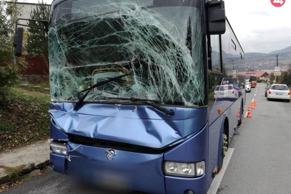 Ilustračný obrázok k článku Nehoda autobusu a nákladiaku na Kysuciach: FOTO priamo z miesta nešťastia