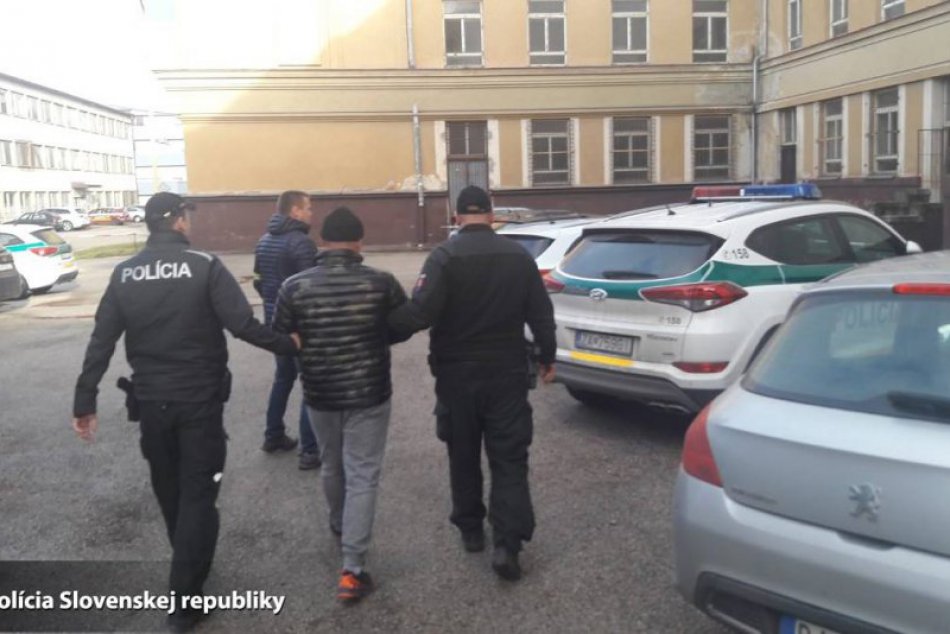 Ilustračný obrázok k článku Domové prehliadky v Žilinskom kraji: Sledujte, na čo prišli policajti! FOTO