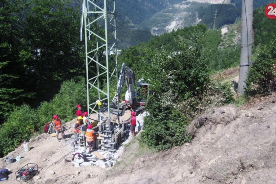 Ilustračný obrázok k článku Rozsiahle práce energetikov pri Žiline: Pribudne 75 nových stožiarov, FOTO