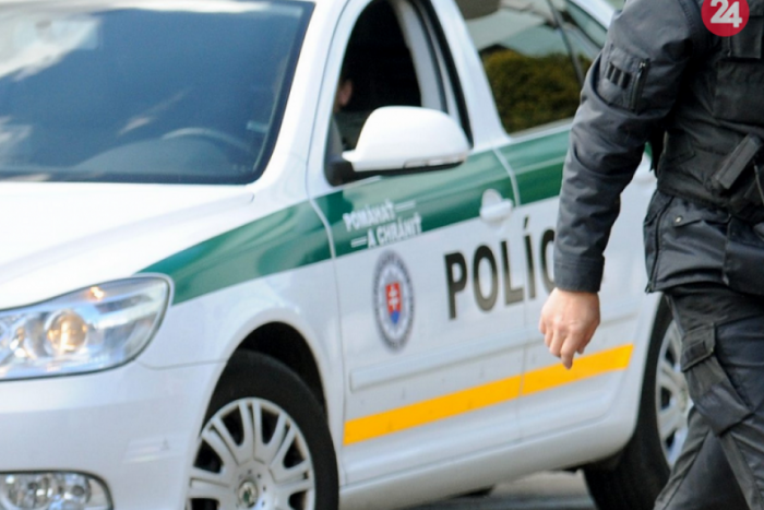 Ilustračný obrázok k článku Policajti zadržali mladého muža (18): V Čadci mal napádať ženy