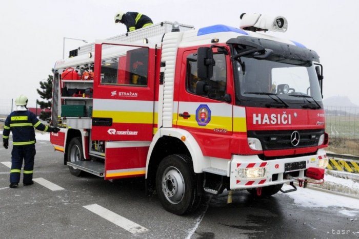 Ilustračný obrázok k článku Pohotový zásah hasičov: Poradiť si museli s požiarom odstaveného návesu