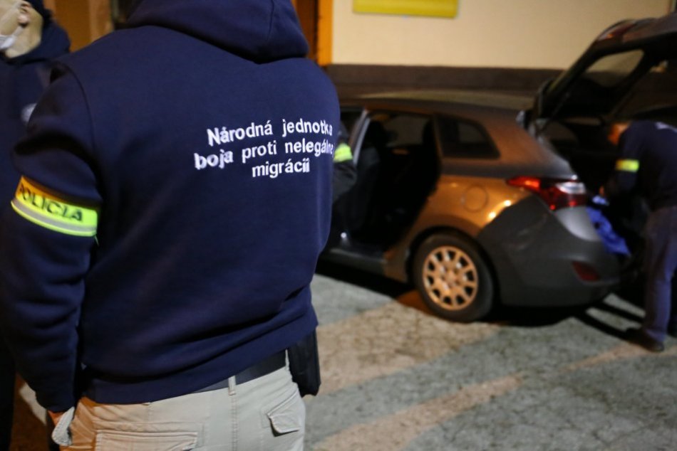Ilustračný obrázok k článku Policajné ZÁBERY: Na viacerých miestach v Žiline zasahuje špeciálna jednotka