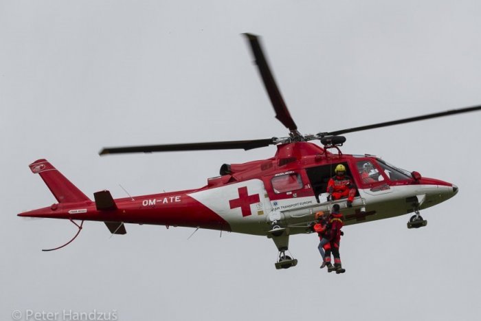 Ilustračný obrázok k článku Na Orave došlo k vážnej nehode: Zraneného mladíka odvážal vrtuľník