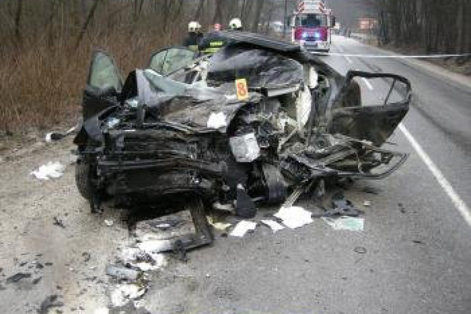 Smrtelná nehoda na ceste I/18 medzi Bytčou a Makovom.