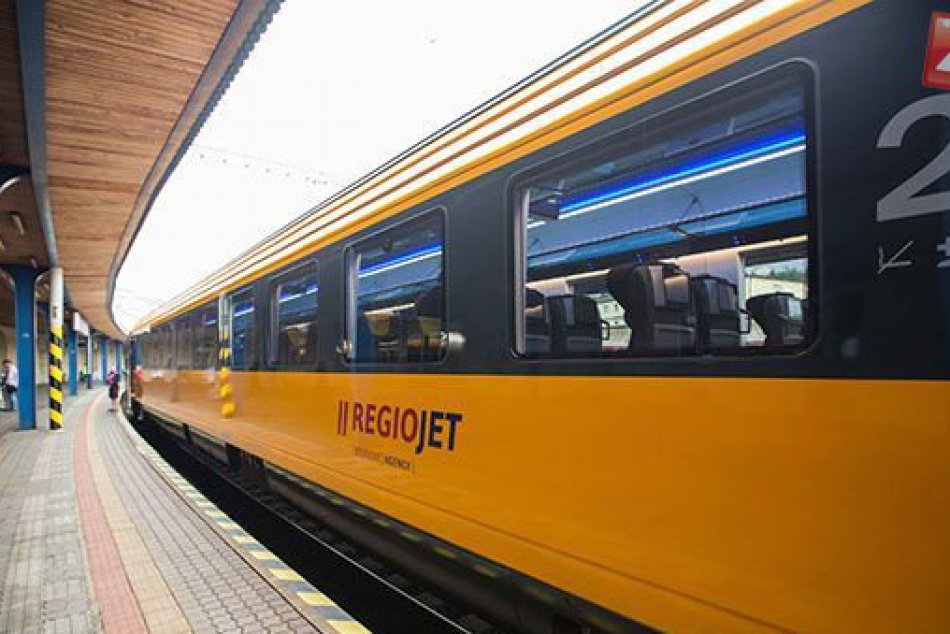 PRVÉ FOTO žltých vlakov, ktoré začnú jazdiť cez Žilinu